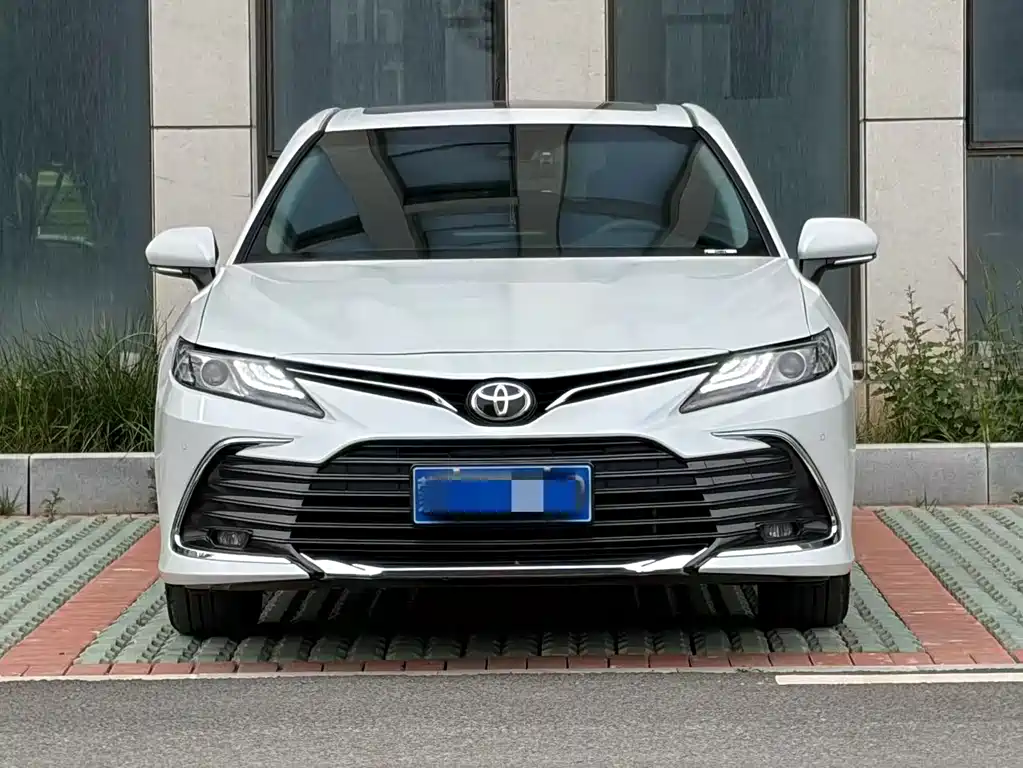 Toyota Camry 2024 — фото 2