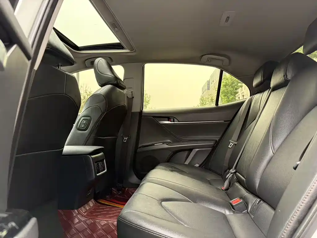 Toyota Camry 2024 — фото 19