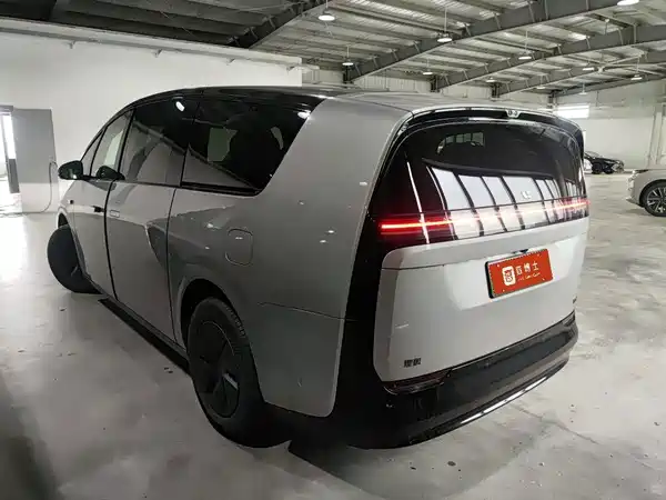Li Auto MEGA 2024