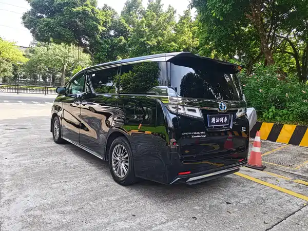 Toyota Vellfire 2023