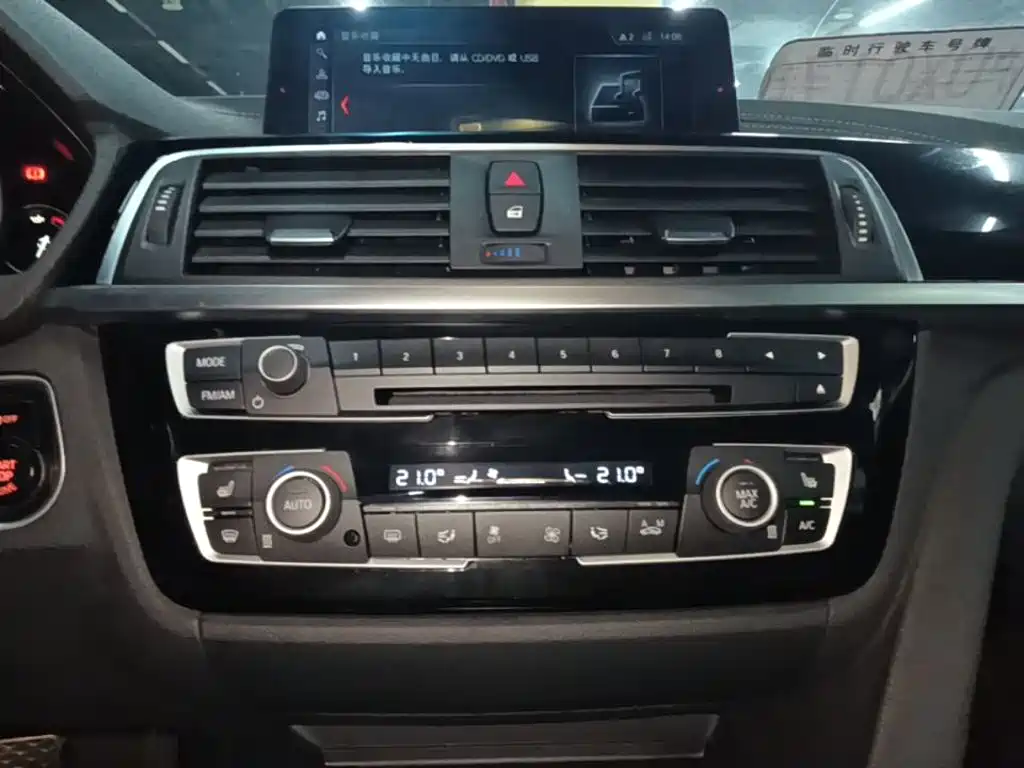 BMW 3 Series 2018 — фото 13