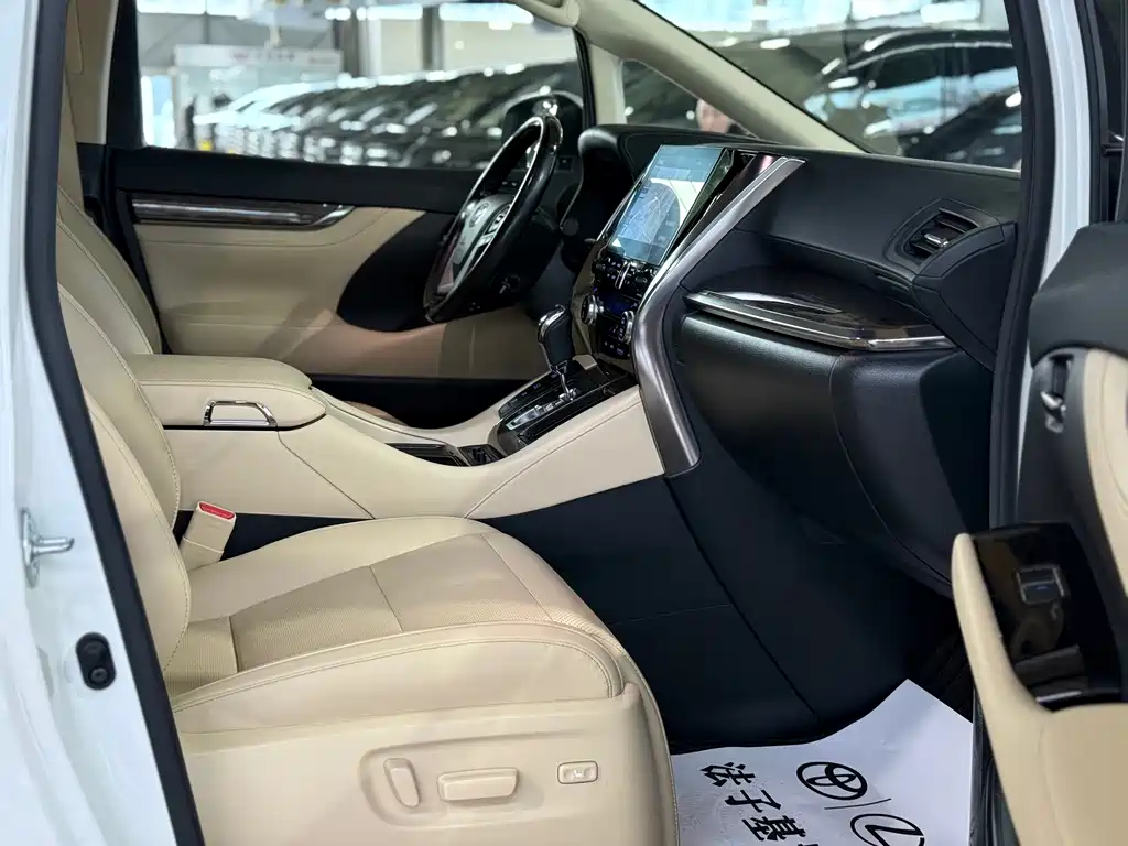 Toyota Vellfire 2021 — фото 17