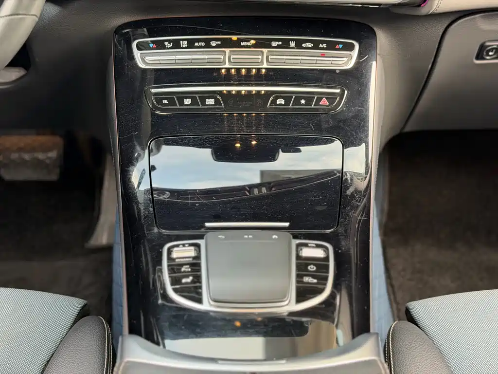 Mercedes-Benz EQC 2020 — фото 15