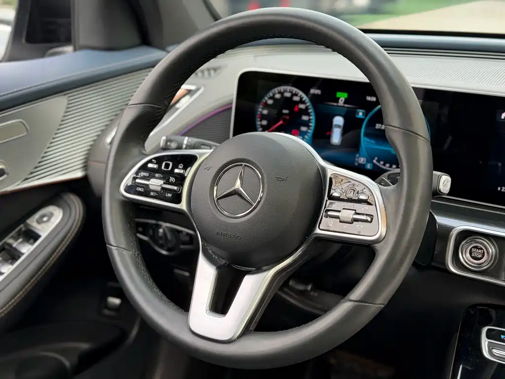 Mercedes-Benz EQC 2020 — фото 9