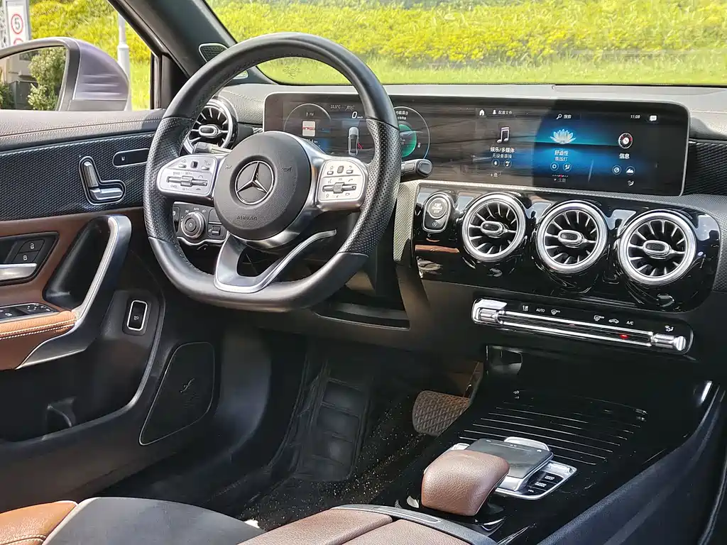 Mercedes-Benz A-Class 2018 — фото 12