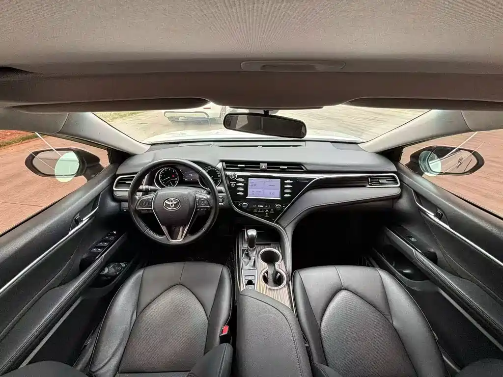 Toyota Camry 2018 — фото 7