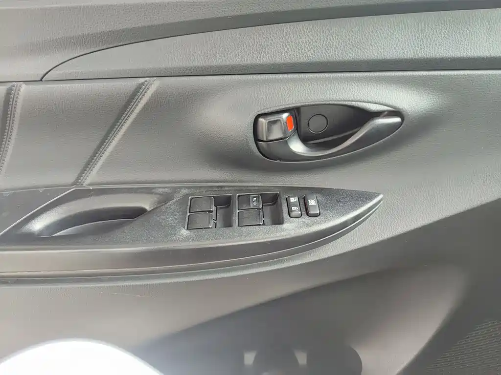 Toyota Yaris L 2019 — фото 11