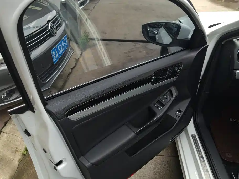 Volkswagen Sagitar 2018