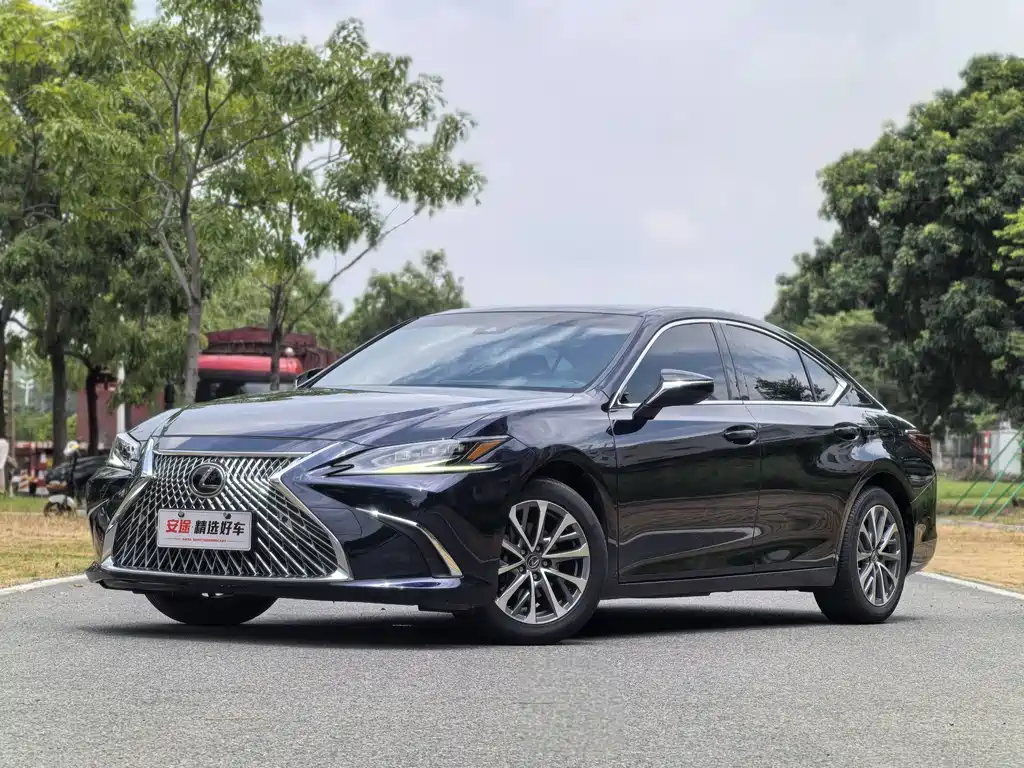 Lexus ES 2023 — фото 1