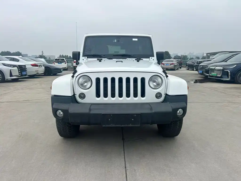 Jeep Wrangler 2014 — фото 2