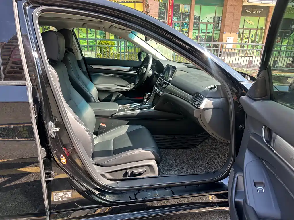 Honda Accord 2018 — фото 9