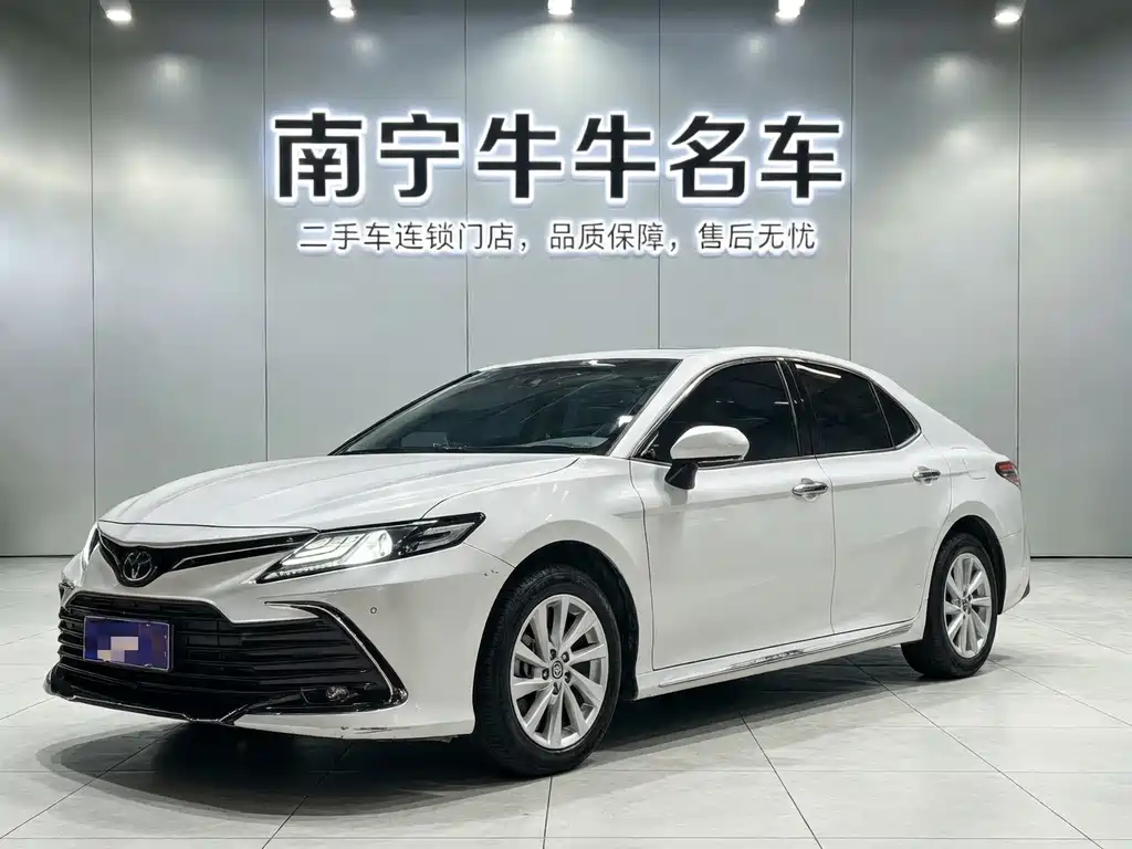 Toyota Camry 2024 — фото 1