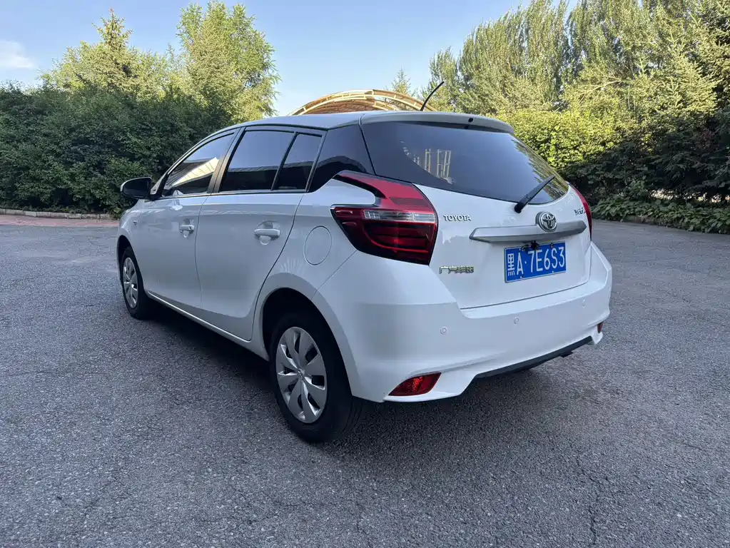 Toyota Yaris L 2023 — фото 19