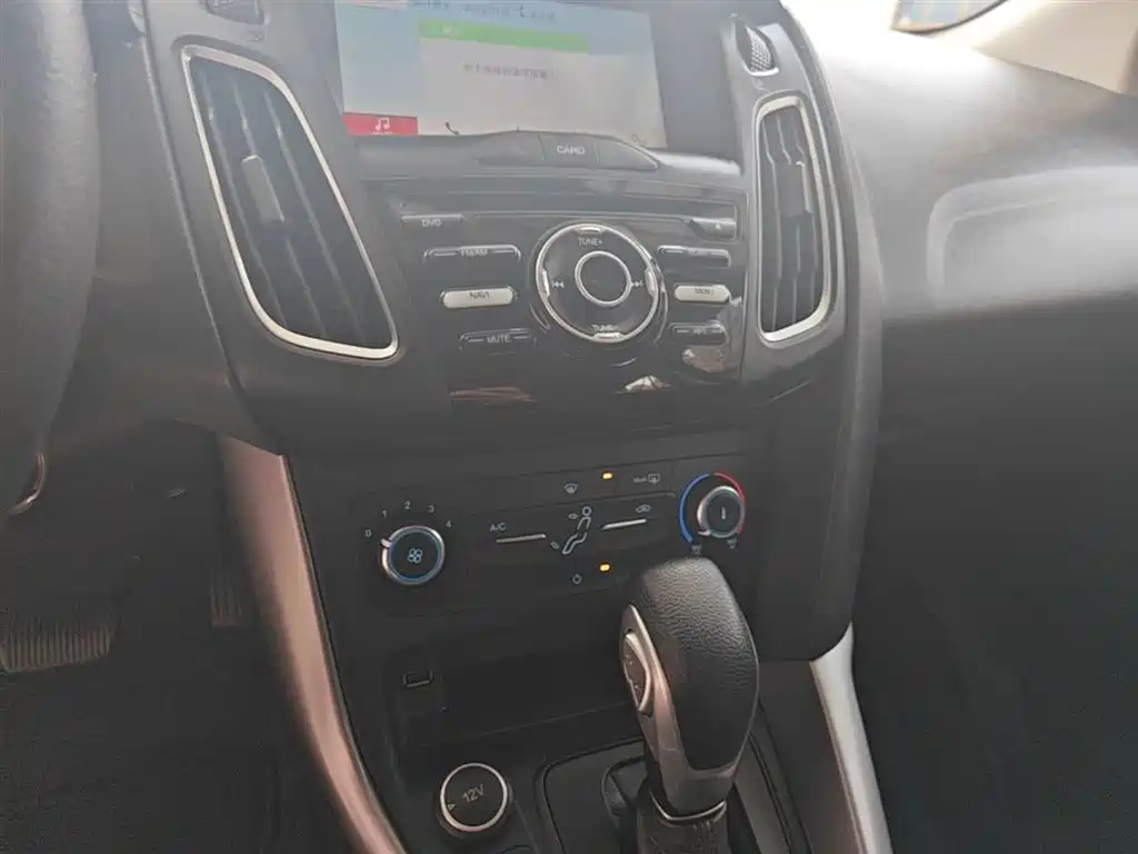 Ford Focus 2019 — фото 13