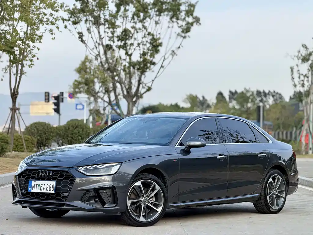 Audi A4L 2020 — фото 1