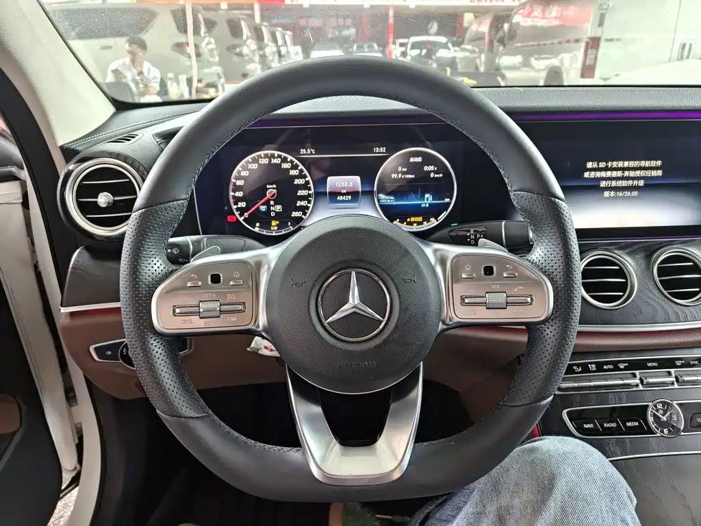 Mercedes-Benz E-Class 2019 — фото 11