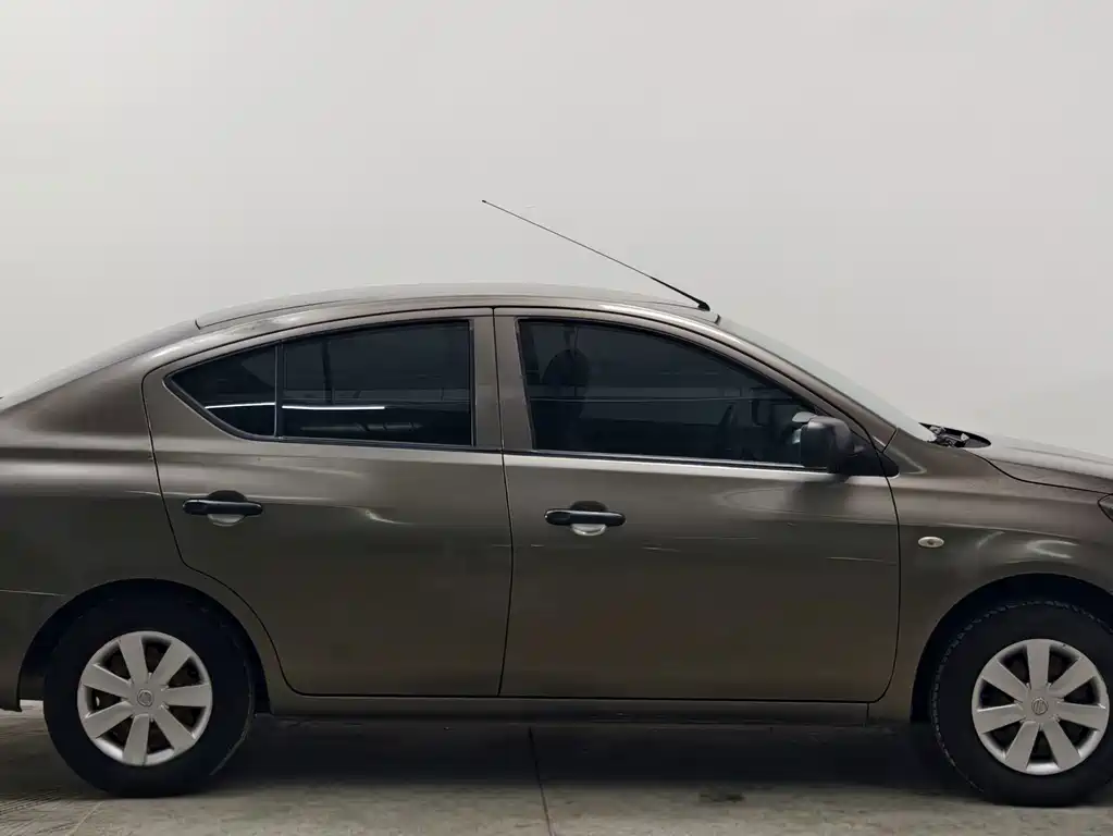 Nissan Sunny 2014 — фото 8
