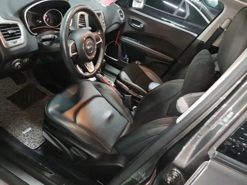 Jeep Compass 2019 — фото 15