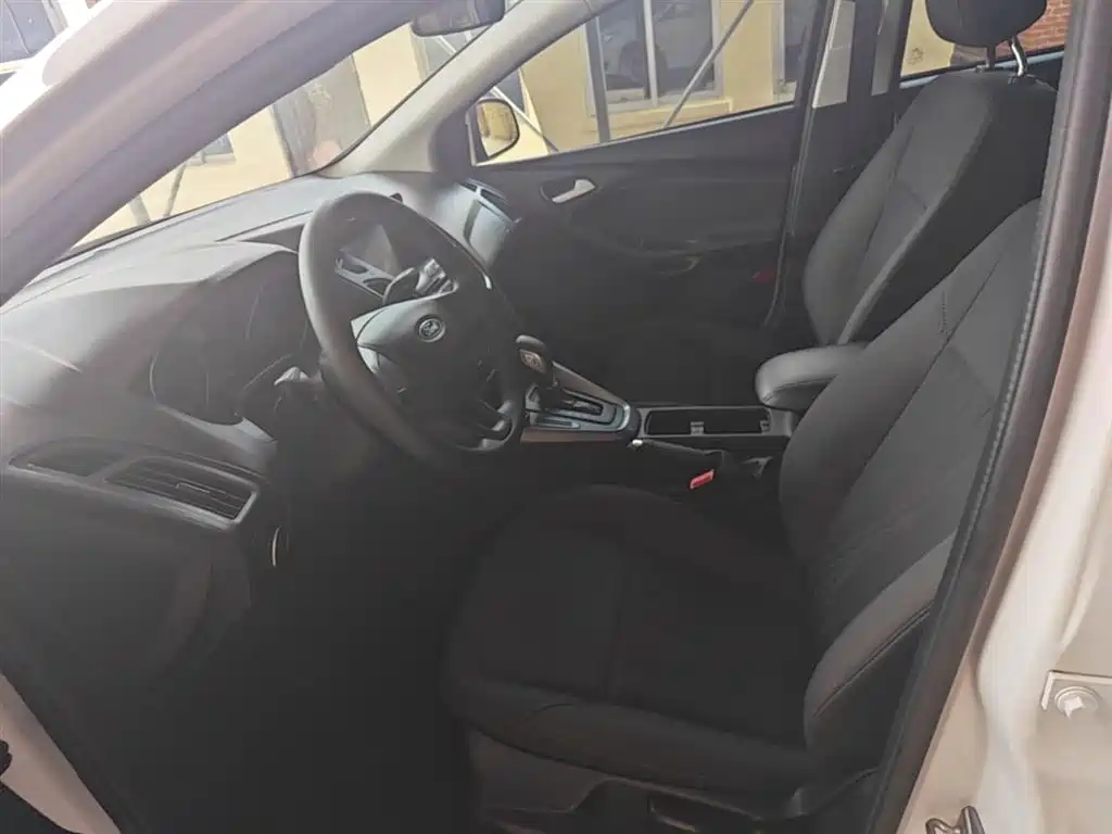 Ford Focus 2019 — фото 15