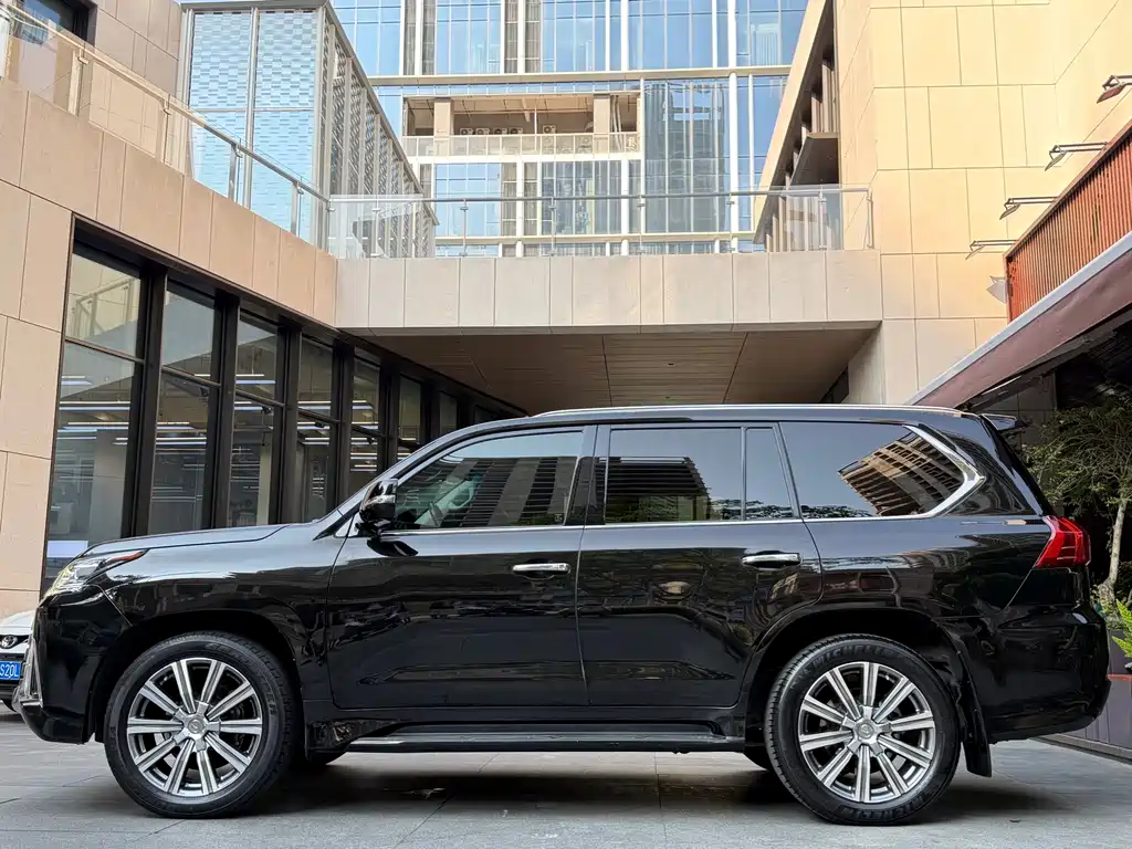 Lexus LX 2016