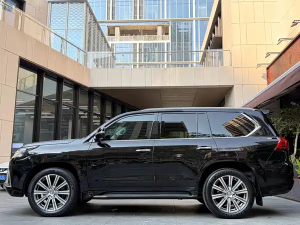 Lexus LX 2016