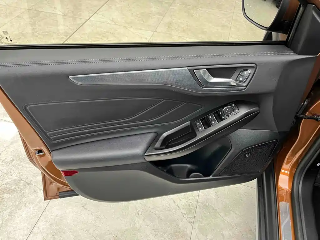 Ford Fox Active 2021 — фото 10