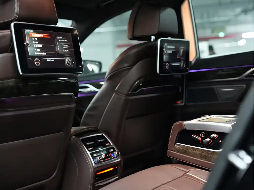 BMW 7 Series 2018 — фото 45