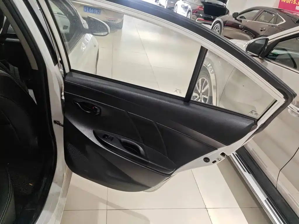 Toyota Yaris L 2018 — фото 17