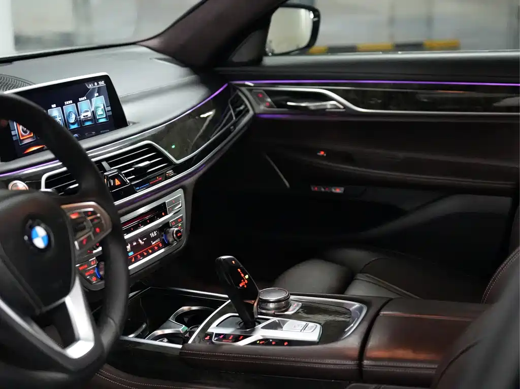 BMW 7 Series 2018 — фото 42