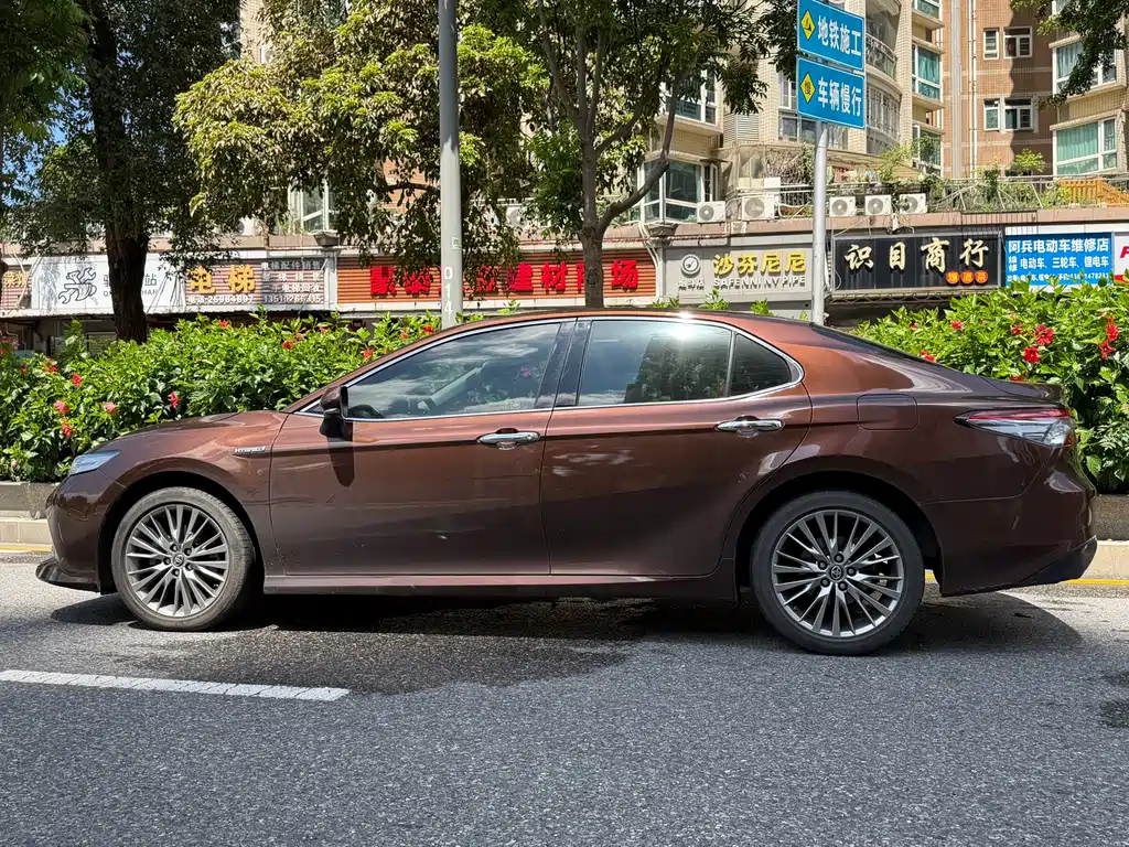 Toyota Camry 2018 — фото 3
