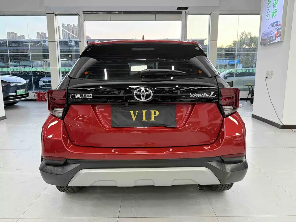 Toyota Yaris L 2022 — фото 9