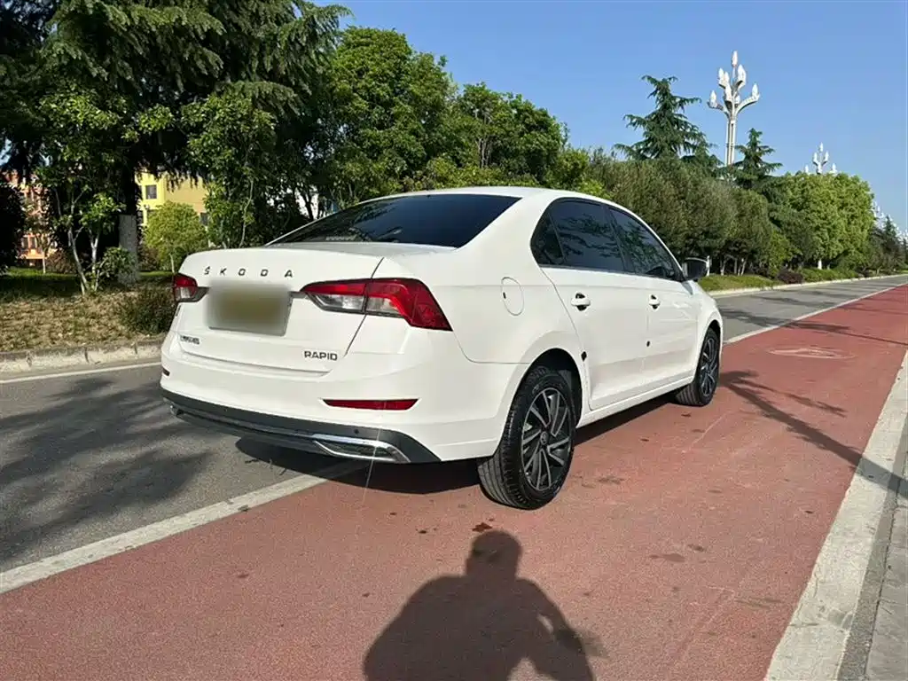 Skoda Rapid 2020 — фото 11