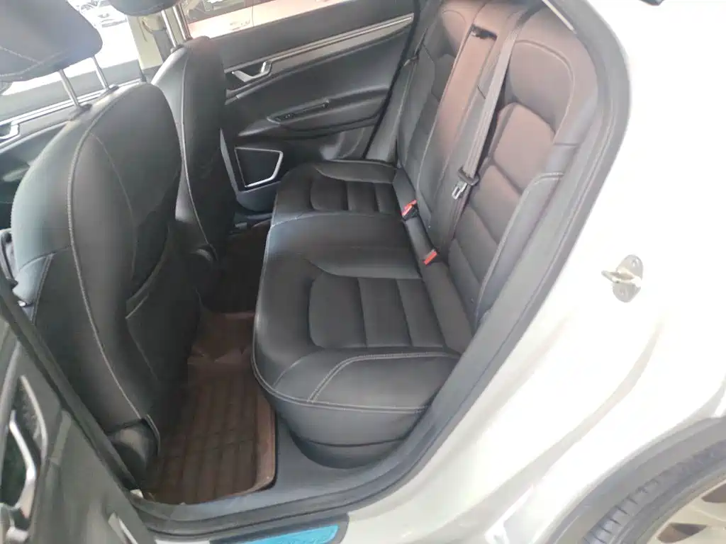 Geely Emgrand GS 2017 — фото 15