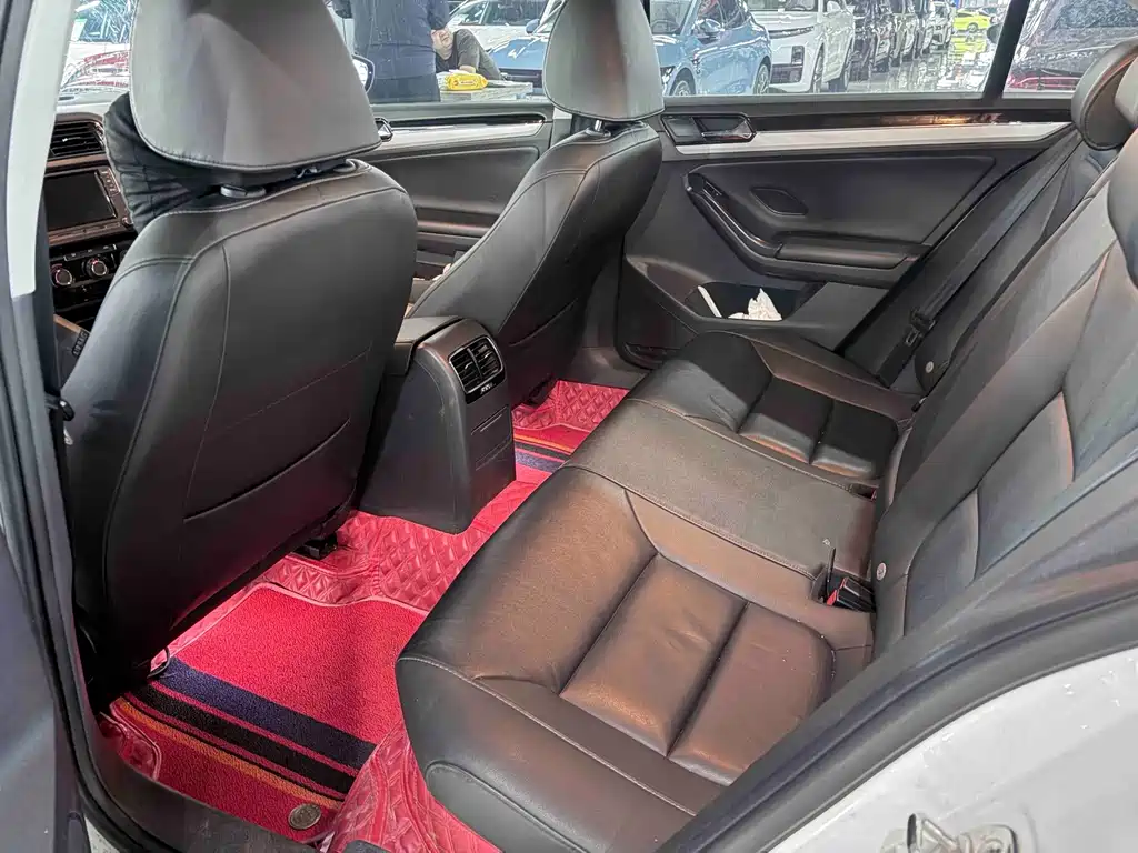 Volkswagen Sagitar 2018