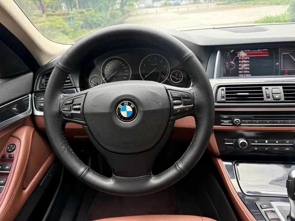 BMW 5 Series 2015 — фото 6