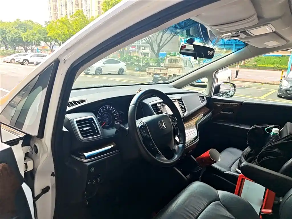 Honda Odyssey 2016 — фото 10