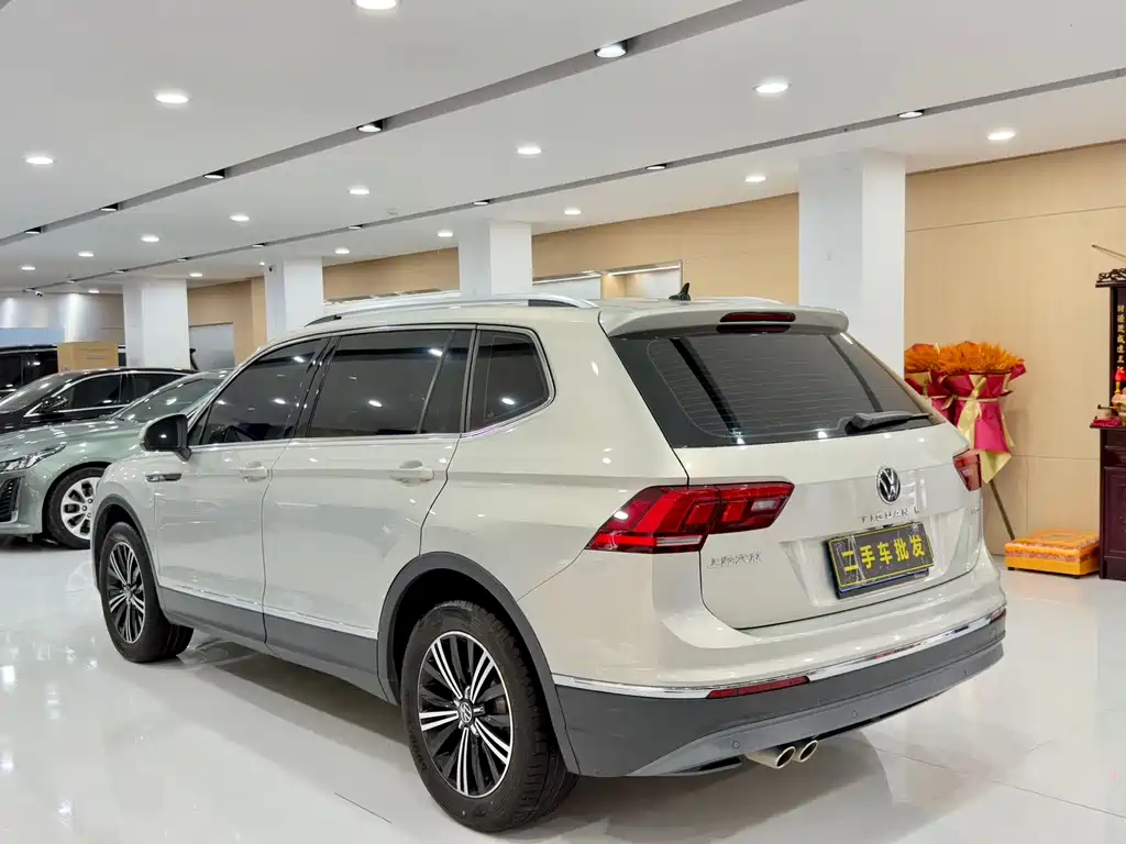 Volkswagen Tiguan L 2021 — фото 9
