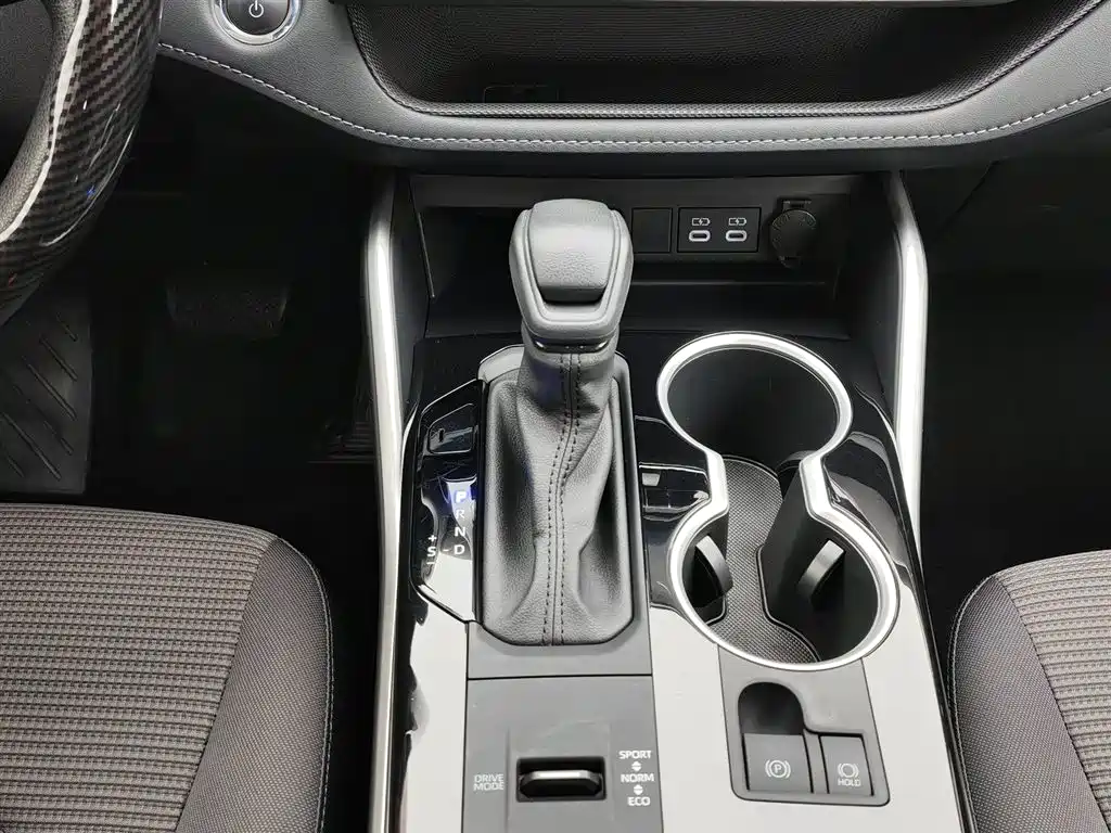 Toyota Highlander 2024 — фото 13
