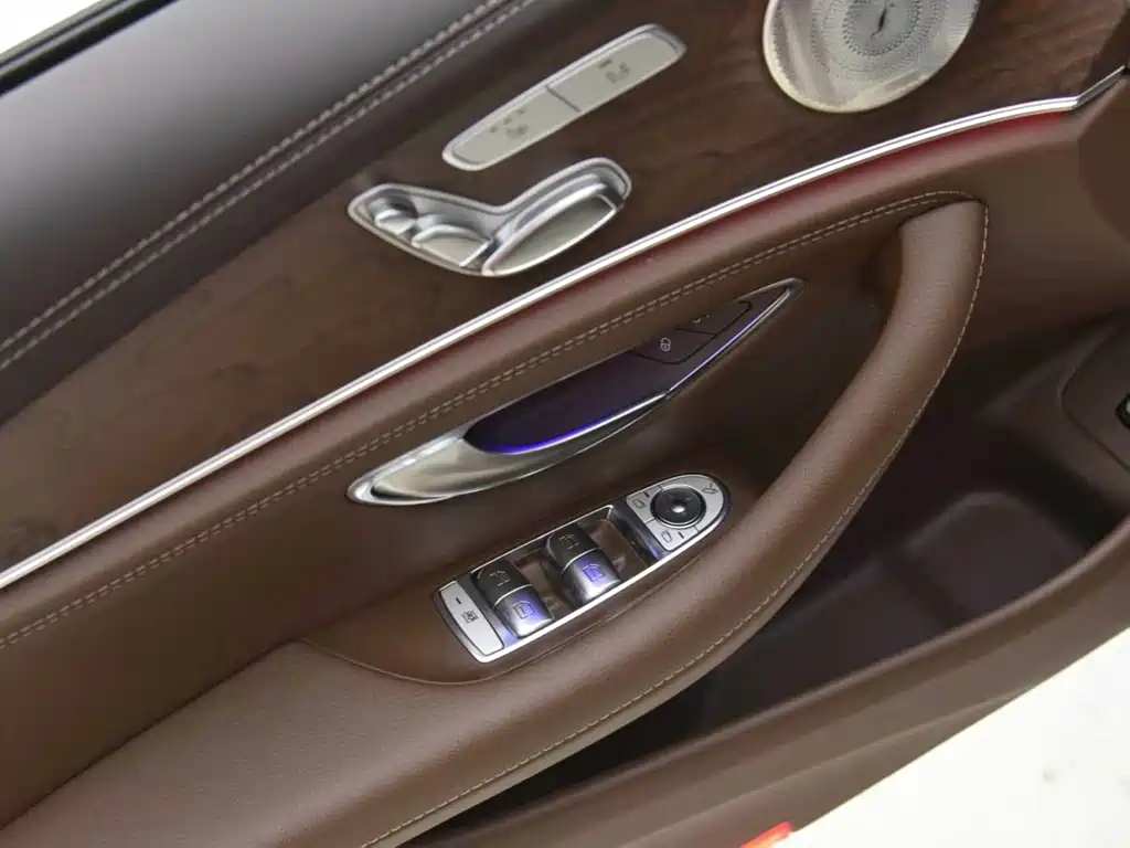 Mercedes-Benz E-Class 2022 — фото 11