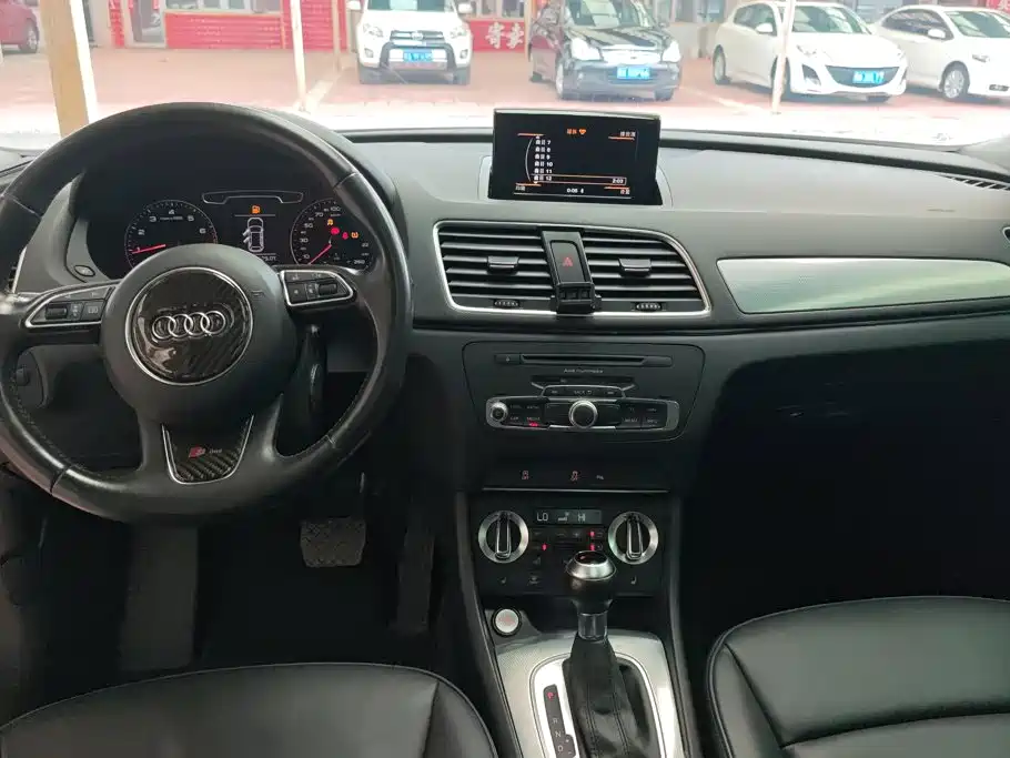 Audi Q3 2015 — фото 12