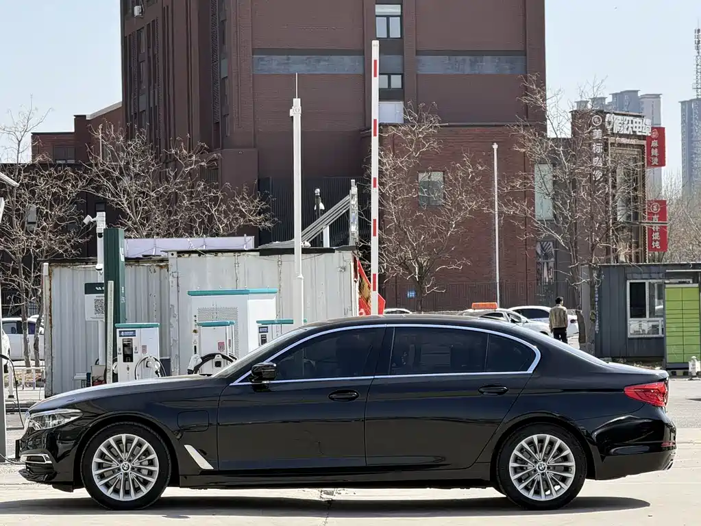 BMW 5 Series New Energy 2020 — фото 4