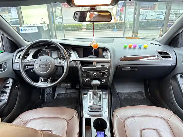Audi A4L 2015