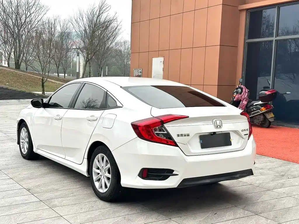 Honda Civic 2019 — фото 9