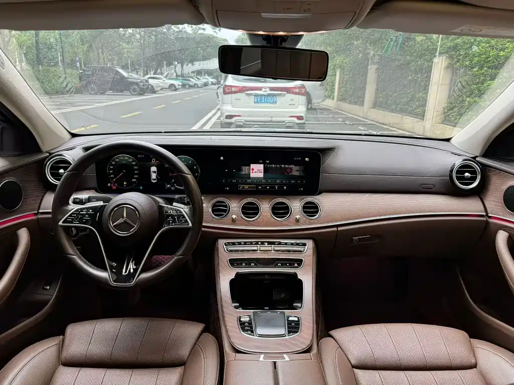 Mercedes-Benz E-Class 2023 — фото 7