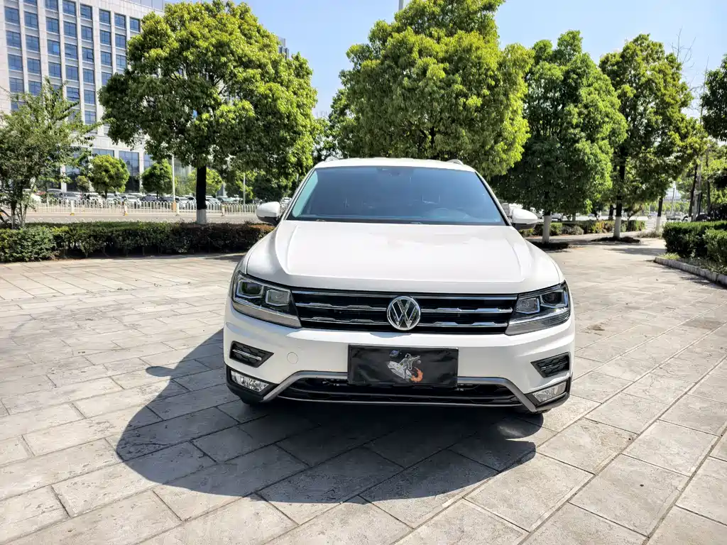 Volkswagen Tiguan L 2017 — фото 2