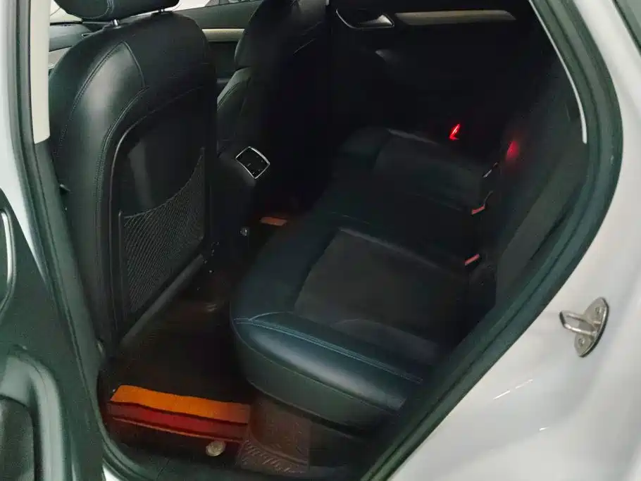 Audi Q3 2017 — фото 11