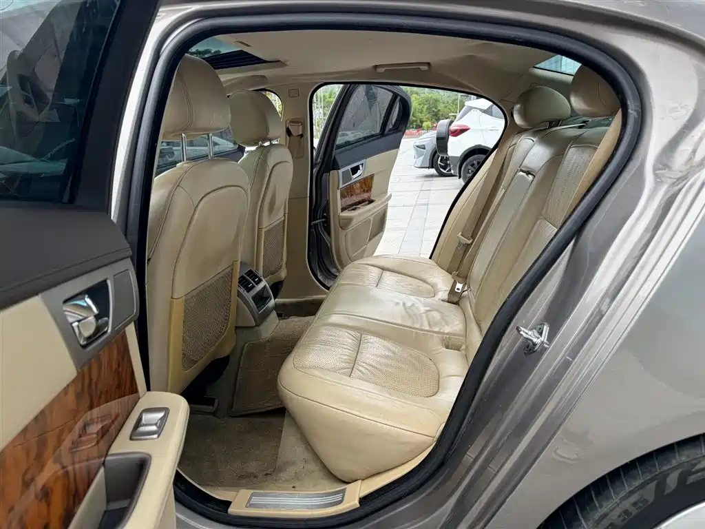 Jaguar XF 2008 — фото 12