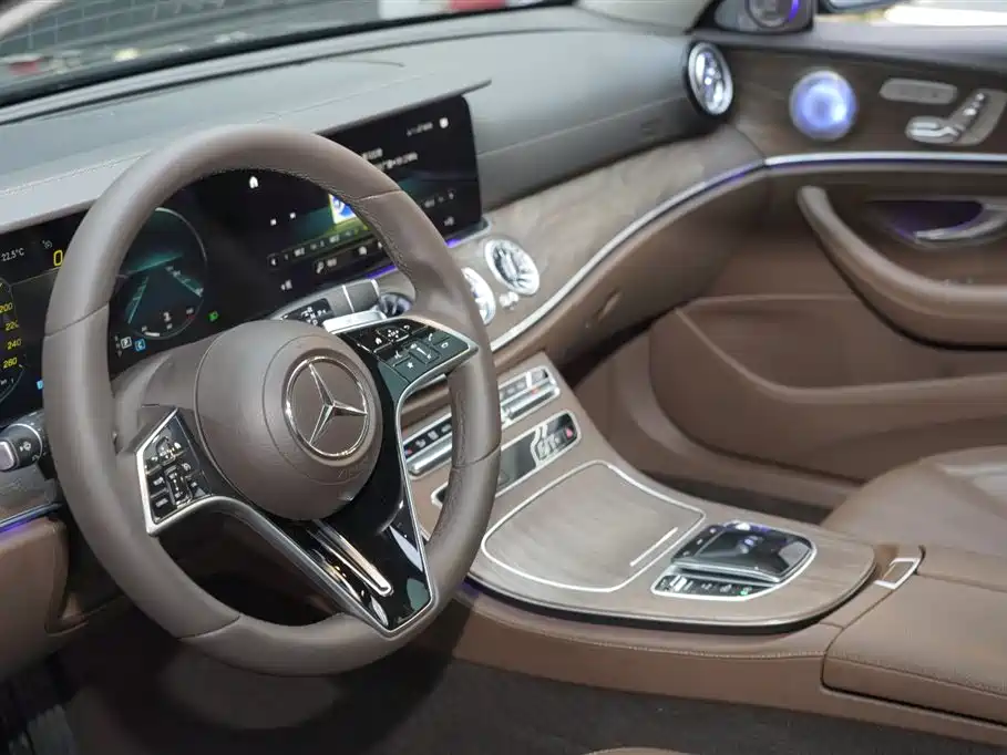 Mercedes-Benz E-Class 2021 — фото 18