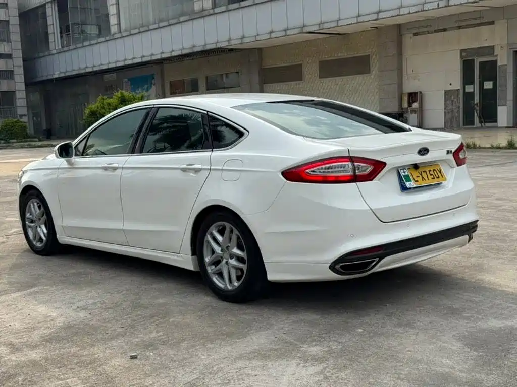 Ford Mondeo 2013 — фото 9