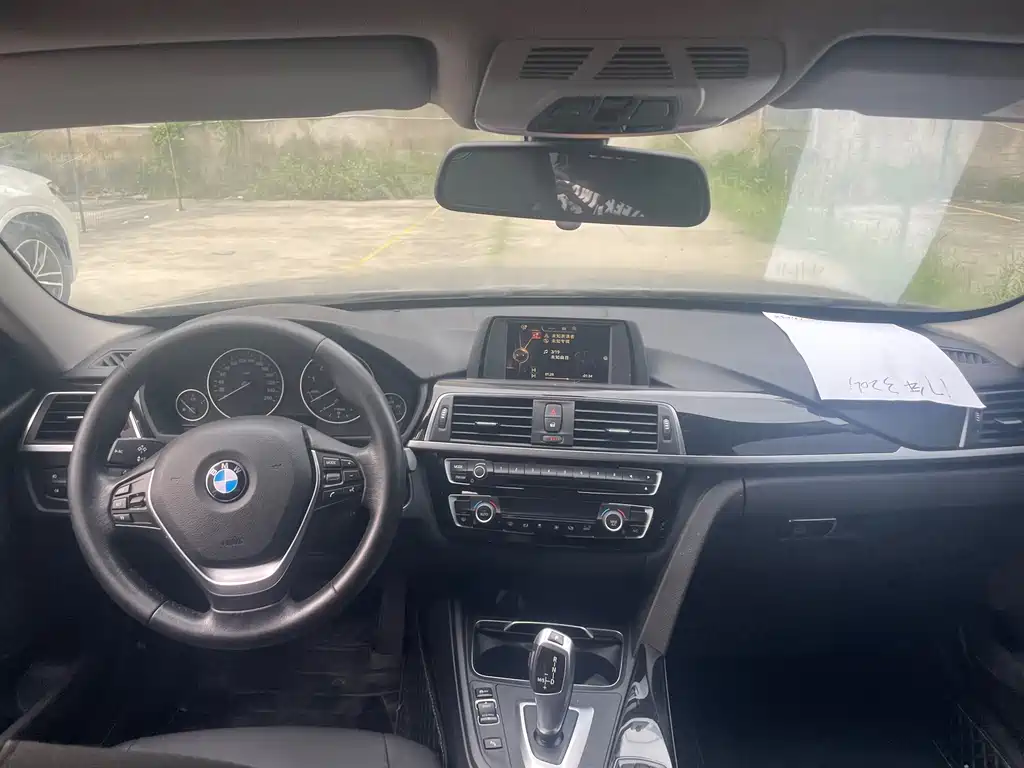 BMW 3 Series 2017 — фото 24